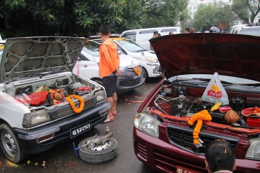 आज विश्वकर्मा पूजा मनाउँदै