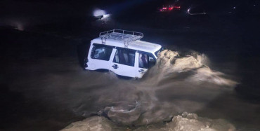 बेमौसमी वर्षाले ‘डाइभर्सन’ बगाएपछि बीपी राजमार्ग अवरुद्ध