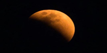 आज साँझ खग्रास चन्द्रग्रहण, १ घण्टा २३ मिनेट लाग्ने