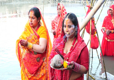उदाउँदो सूर्यलाई अर्घ्य दिएसँगै सकियो छठ