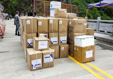 अस्पताललाई स्वास्थ्य सामग्री हस्तान्तरण
