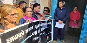 खाद्यका डिपो र कार्यालयमा किसानको धर्ना