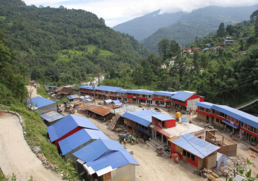 आगलागीमा परेको दोभान बजारको मुहार फेरिँदै