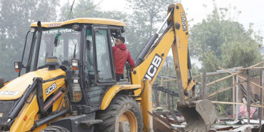 मनोहरा सुकुमबासी बस्तीमा चल्यो डोजर