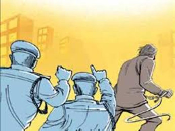 सरकारी वकिलको कार्यालयबाट महिला हतकडीसहित फरार