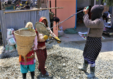 गरिबको चमेली कोई छैन्, कोई छैन...