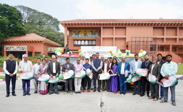 भारतले नेपाललाई दियो ४० एम्बुलेन्स