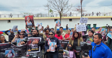 हिंसापीडित महिलाको न्यायकाे माग गर्दै महिला आयोगमा नाराबाजी 