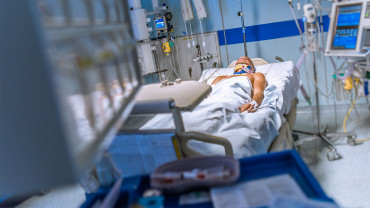 बिरामी महिलामाथी गर्थे यौन दुर्व्यवहार, अहिले त्यहि अस्पतालको आईसियूमा छन् डाक्टर