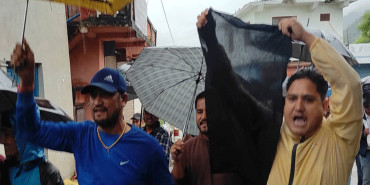 केपी ओलीविरुद्ध अछाममा नारावाजी