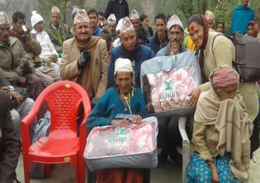 चिसो बढेपछि विपन्न परिवारलाई कम्बल वितरण