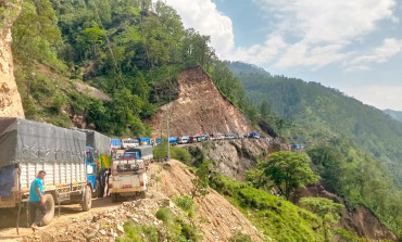 कालीकोटको सेराबाडामा सुक्खा पहिरो, कर्णाली राजमार्ग पूर्ण रूपमा अवरुद्ध
