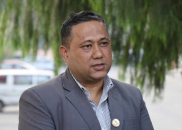 मध्यपूर्वबाट नेपाली फिर्ता गर्न सरकार तयारीमाः परराष्ट्रमन्त्री खनाल