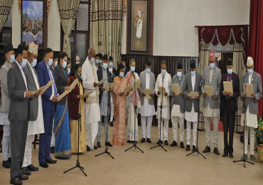नवनियुक्त मन्त्री र राज्यमन्त्रीले लिए शपथ