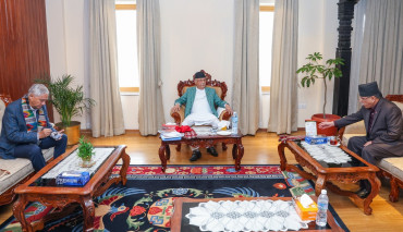 मुख्य तीन दलका शीर्ष नेताको बैठक बस्दै