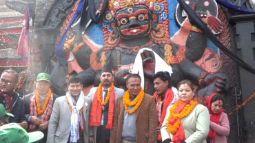 मन्दिरको दर्शन गरी कुलमानले सुरु गरे चुनावी यात्रा 