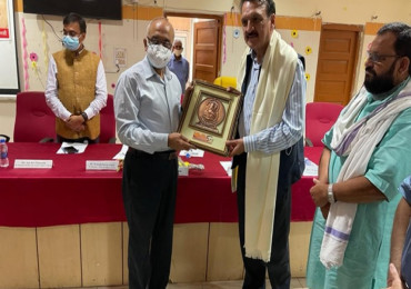 नेपाल भारतबीच नजिकको सम्बन्ध रहेकाले कहिलेकाहीँ समस्या आउनु स्वभाविक हो : डा महत