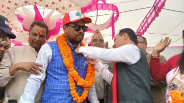 नवलपरासीमा रास्वपालाई ठुलो धक्का, सभापति ठकुरी कांग्रेसमा प्रवेश