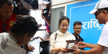 रविको पक्षमा अभिनेत्री मनिषाले गरिन् हस्ताक्षर 