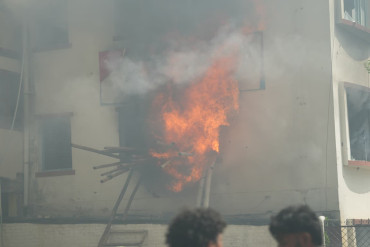 आन्दोलनकारीले जलाएको प्रचण्डपुत्री दाहालको घरमा शव फेला