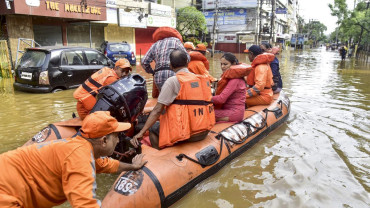 भारतमा बाढीमा परेर ३२ जनाको मृत्यु