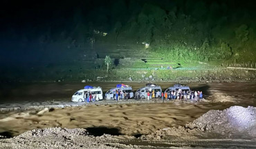  निरन्तर वर्षापछि बीपी राजमार्गमा सवारी सञ्चालन अस्थायी रूपमा रोकियो