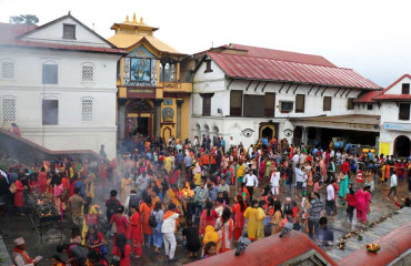 पशुपतिनाथलगायत देशभरका शिवालयमा भक्तजनको भीड