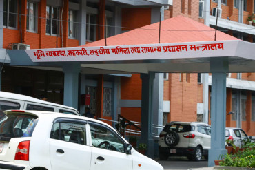 समस्याग्रस्त सहकारीका साना बचतकर्ताको रकम फिर्ता सुरु , पहिलो दिन ३७८ जनाले पाए बचत