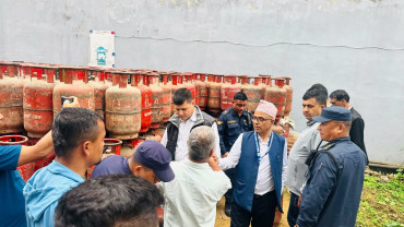 ग्यास सिलिन्डर लुकाउने बिक्रेतालाई ५० हजार जरिवाना