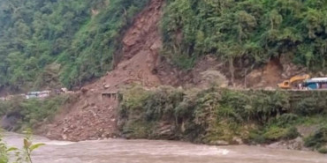 बाढी पहिरोका कारण अवरुद्ध छन् यी सडक