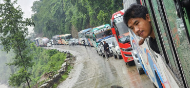 वर्षाका कारण एक दर्जनभन्दा बढी राजमार्ग अवरुद्ध, कुन–कुन सडकखण्ड भए प्रभावित?
