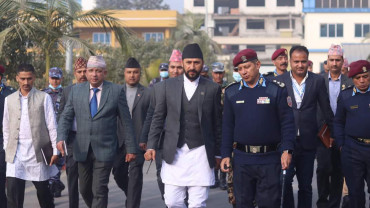 गृहमन्त्री लामिछानेले हटाए अगुवा पछुवा गाडी