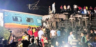 भारतको ओडिसामा रेल दुर्घटना हुँदा २ सय ३७ जनाको निधन