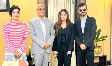 सामाजिक सञ्जालमा हिंसा भोगिरहेका समीक्षा र एलिनाले भेटे गृहमन्त्रीलाई