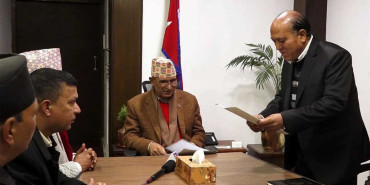 बैंकको ब्याजदर एकल अङ्कमा कायम गर्न माग गर्दै अर्थमन्त्रीलाई ज्ञापनपत्र