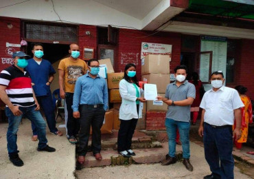 वनहर्टद्वारा सिन्धुपाल्चोकलाई बीस लाखको स्वास्थ्य सामग्री सहयोग