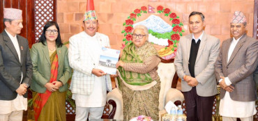 निर्वाचन आयोगद्वारा प्रधानमन्त्रीसमक्ष निर्वाचनको अन्तिम प्रतिवेदन पेश