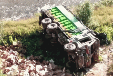 जुम्लामा स्याउ बोकेको ट्रक दुर्घटना हुँदा चालकको मृत्यु