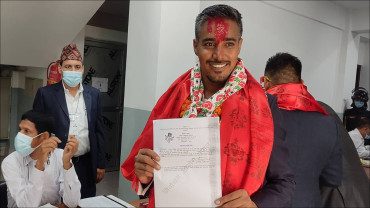 गाेरखा-२ मा प्रचण्डविरुद्ध २८ वर्षीय मियाँको उम्मेदवारी दर्ता