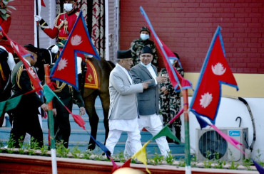 शपथका लागि दौरा सुरुवाल लगाएर शीतल निवास पुगे प्रचण्ड