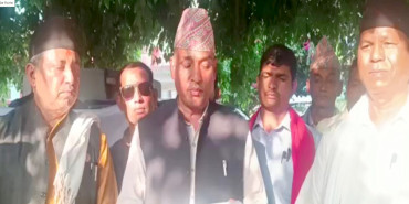 पुल निर्माणको माग राख्दै सङ्घीय सांसद बसे अनसन