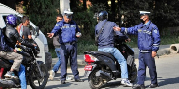 २१ जना चालक कारबाहीमा