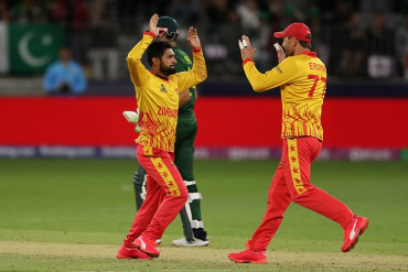 जिम्बावेले पाकिस्तानलाई १ रनले हरायाे