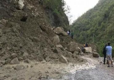 बाढी-पहिराेका कारण यी सडकहरू छन् अवरूद्ध