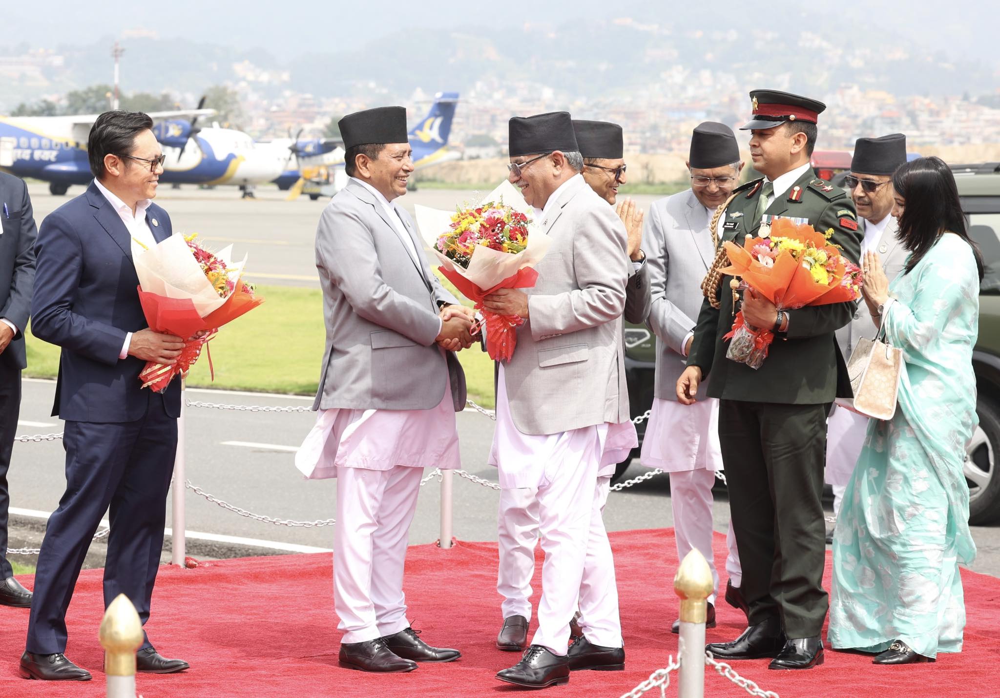 प्रधानमन्त्री दाहाल स्वदेश फिर्ता