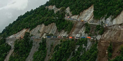 पहिरो खस्दा जयपृथ्वी राजमार्ग अवरुद्ध