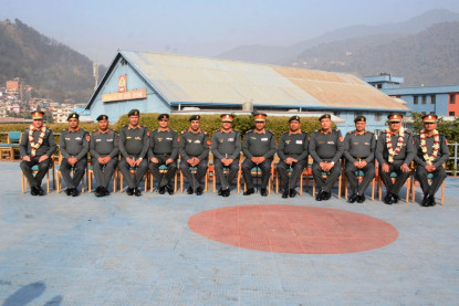 सशस्त्र प्रहरी महानिरीक्षक राजु अर्यालबाट दर्ज्यानी चिह्न प्रदान