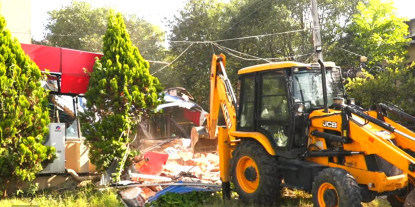 स्काउटको जग्गामा बनाएको संरचनामा महानगरले चलायो डोजर