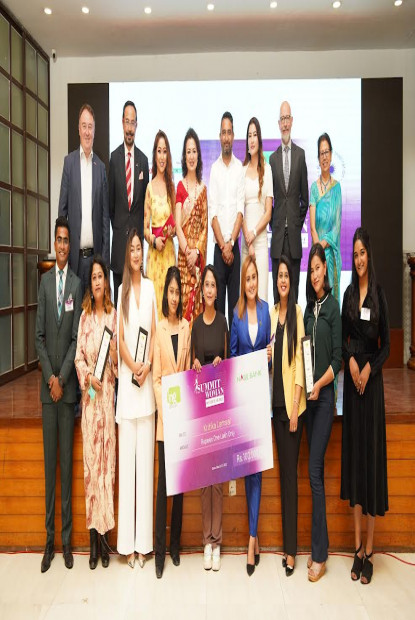 कृतिका लम्सालले जितिन् ‘समिट वुमन अफ द इयर २०२२’ अवार्ड