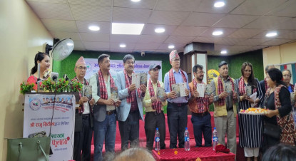 अनेसासका केन्द्रीय महासचिव  सिटौलाको कविता संग्रह ‘ईश्वरका फूलहरू’को विमोचन